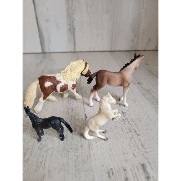 Mini farm horses play animal toy set figure variety - Picture 7 of 9